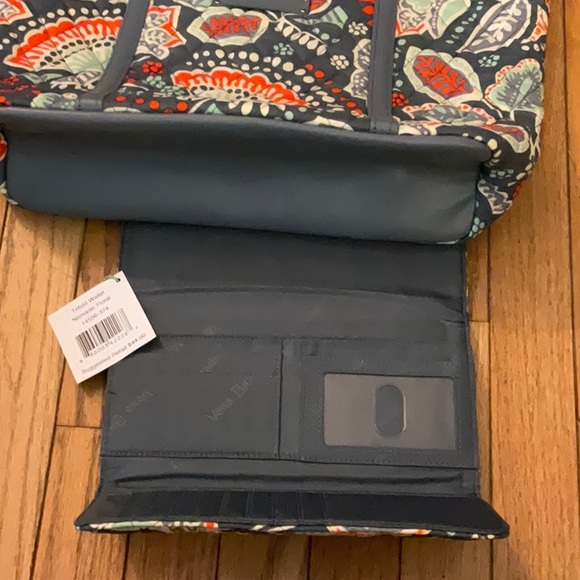 Vera Bradley small trimmed Nomadic Floral with and matching Trifold Wallet. - Picture 7 of 9
